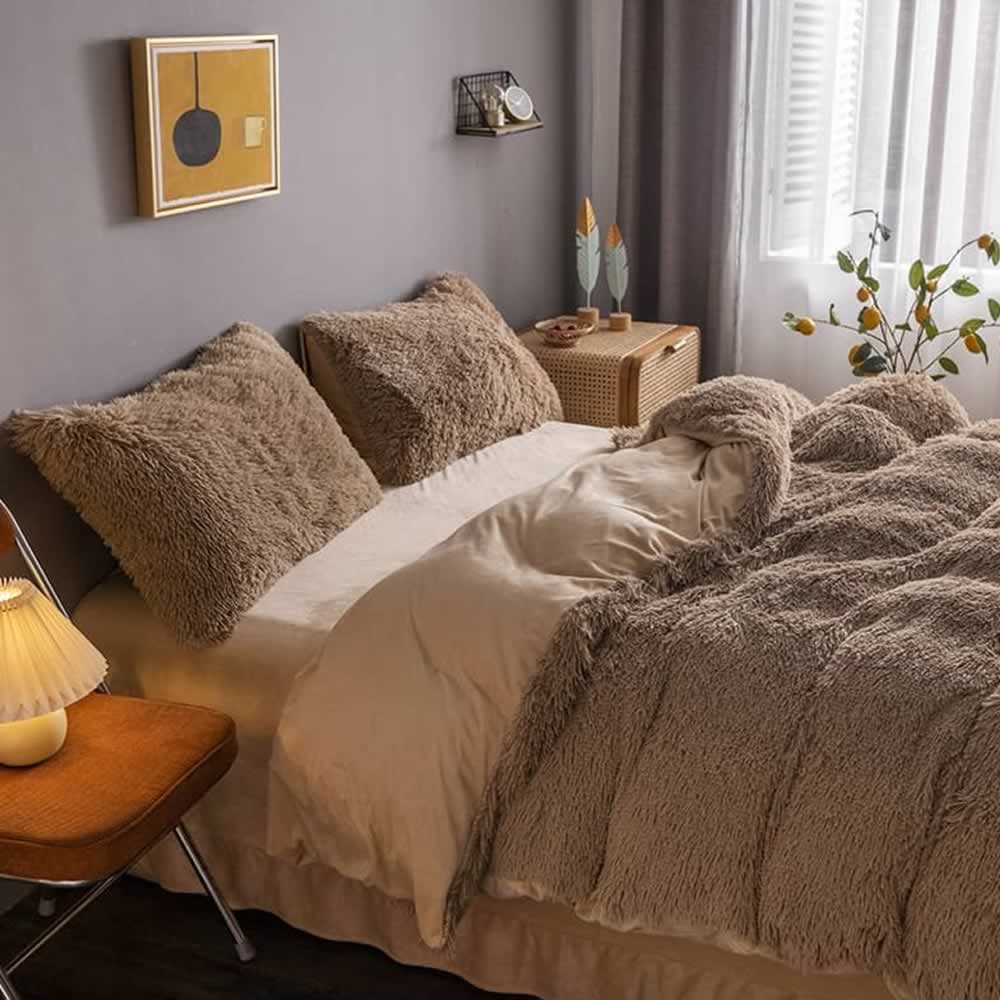Faux Fur Comforter - EU King 4 Piece Set: image 2