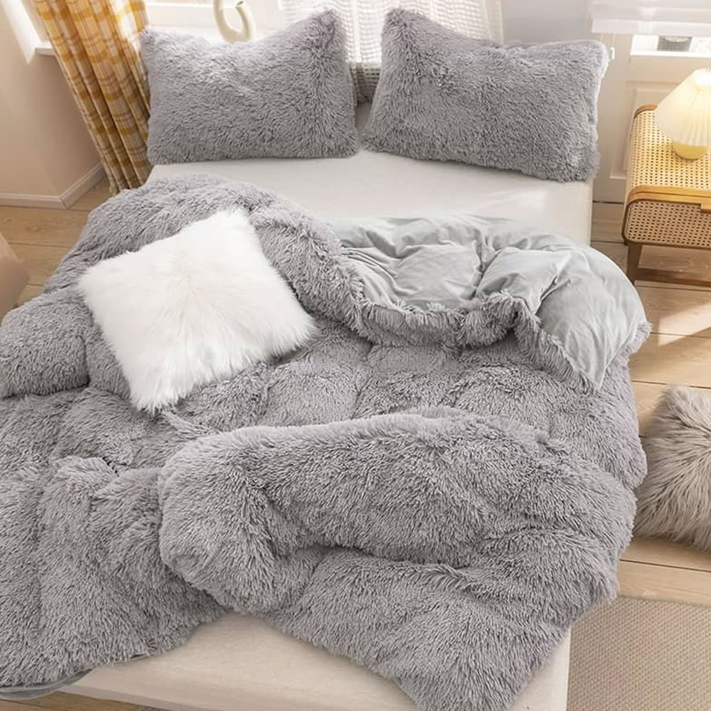 Faux Fur Comforter - EU King 4 Piece Set: image 4
