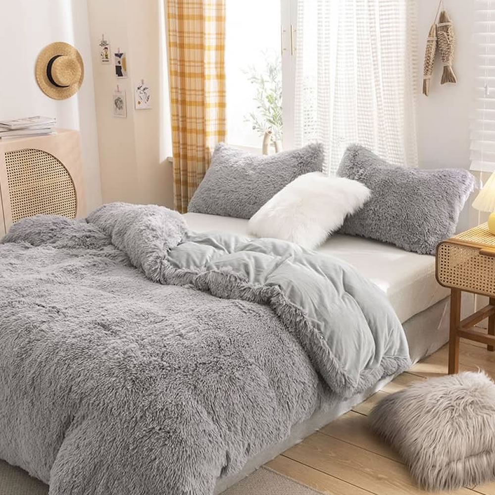 Faux Fur Comforter - EU King 4 Piece Set: image 7